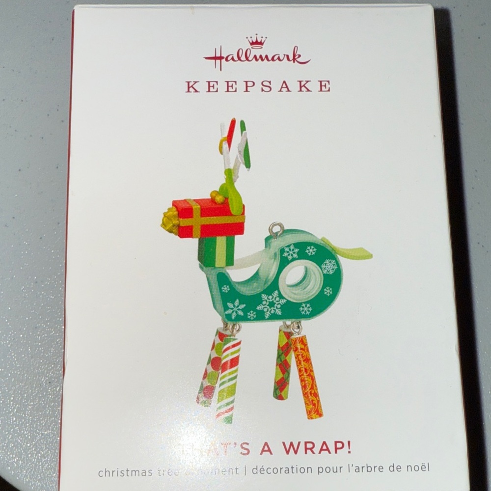 Hallmark Keepsake Ornament 2019 “That’s A Wrap”